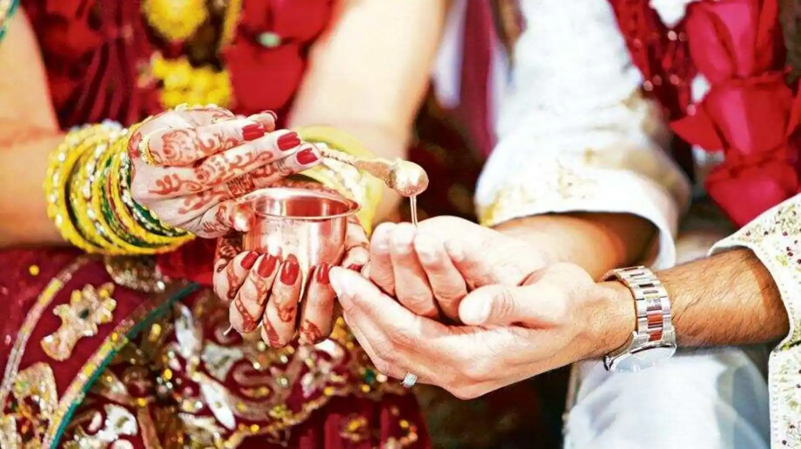 Hindi wedding Pandit performing marriage puja in Bangalore